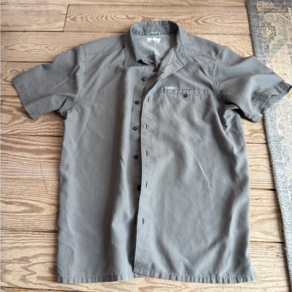 Men's Columbia Gray Short Sleeve Shirt size medium